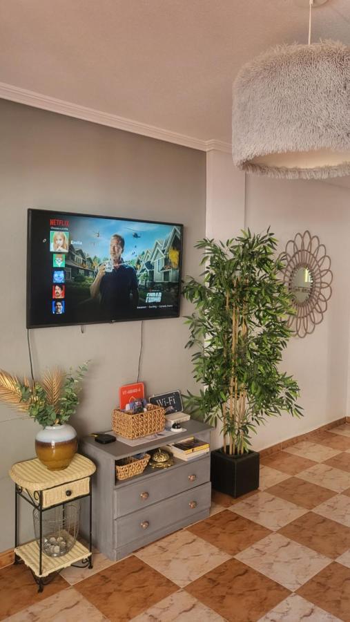 Carlos: Self Check-in Retreat With Pool In Cabo Roig Apartament *