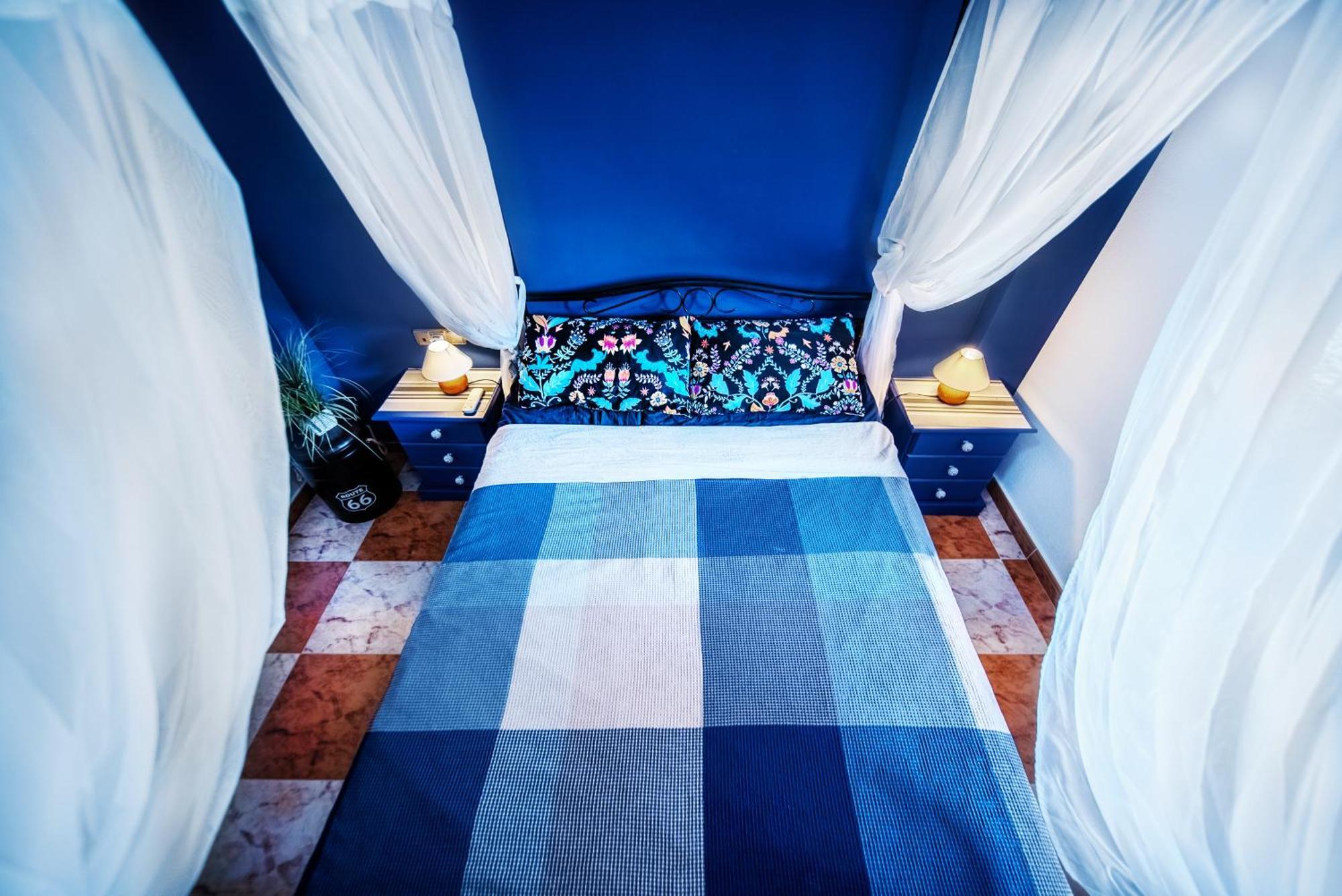 Apartment Carlos: Self Check-in Retreat With Pool In Cabo Roig *